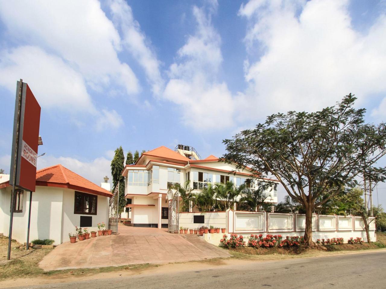 מלון Kushālnagar Bota Royal מראה חיצוני תמונה